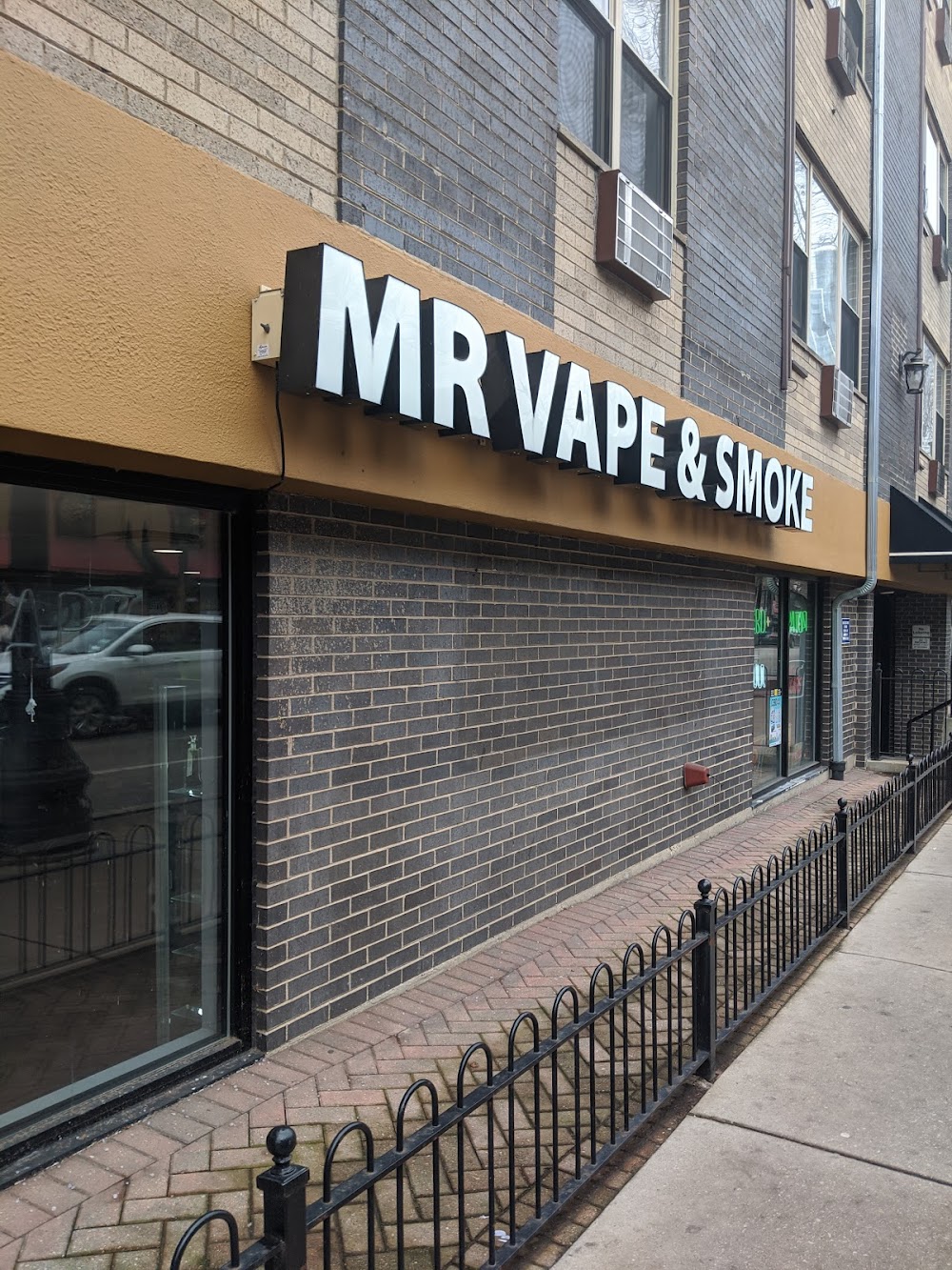 Mr vape and smoke